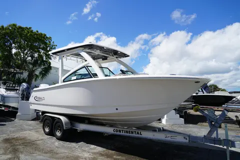 2025 Robalo R257 Dual Console, photo 1 in Miami, FL