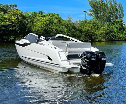 2021 Fairline F//Line 33 Outboard, photo 1 in Fort Lauderdale, FL