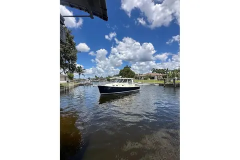 2009 Mainship Pilot 31, photo 1 in Cape Coral, FL