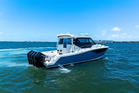 2025 Boston Whaler 405 Conquest, photo 1 in St Petersburg, FL
