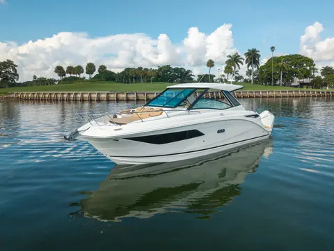 2026 Sea Ray Sundancer 320 Outboard, photo 1 in Miami, FL