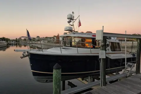 2015 Ranger Tugs R-29 S, photo 1 in Apollo Beach, FL