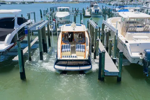 2020 Hinckley Picnic Boat 34 MKII, photo 1 in St Petersburg, FL