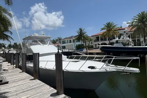 2005 Hatteras 50 Convertible, photo 1 in Fort Lauderdale, FL