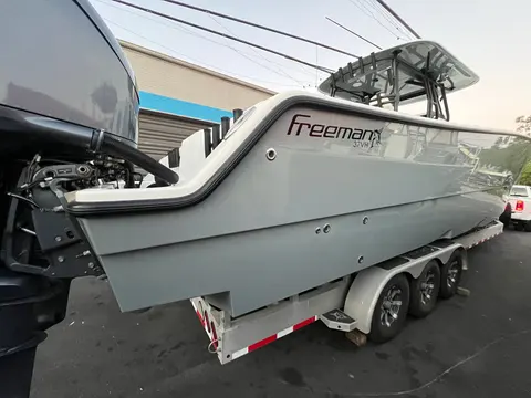 2017 Freeman 37VH, photo 1 in Apollo Beach, FL