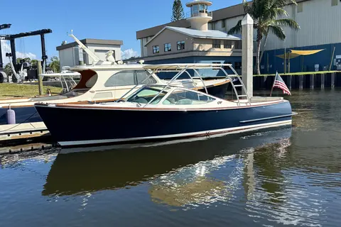 2005 Hinckley Talaria 29R, photo 1 in Stuart, FL