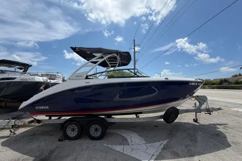 2025 Yamaha Boats 252SD, photo 1 in Fort Lauderdale, FL
