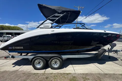 2026 Yamaha Boats 252SD, photo 1 in Miami, FL