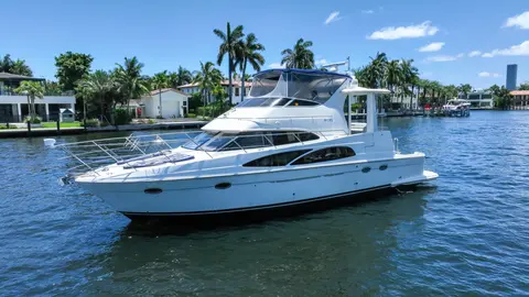 2006 Carver 444 Cockpit Motor Yacht, photo 1 in Aventura, FL