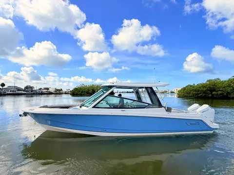 2027 Boston Whaler 330 Vantage, photo 1 in St Petersburg, FL