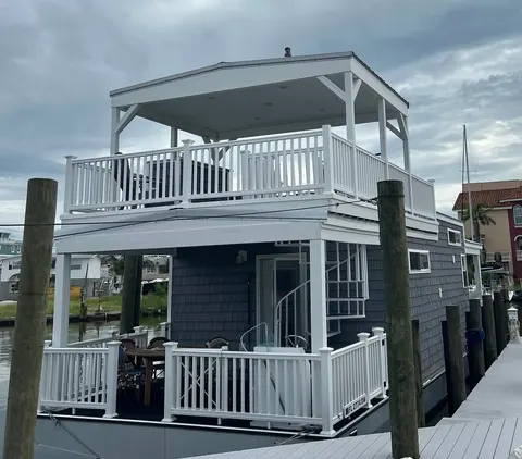 2019 Harbor Cottage Cozy Cottage 52' x 16' Tiny Boat, photo 1 in Madeira Beach, FL