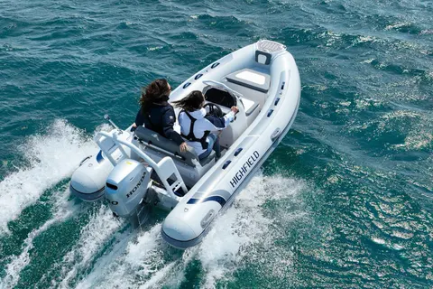 2027 Highfield Classic 400, photo 1 in Dania Beach, FL