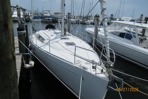 2011 Beneteau Oceanis 37, photo 1 in Miami, FL