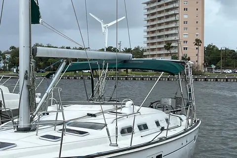 2001 Beneteau 473, photo 1 in Daytona Beach, FL