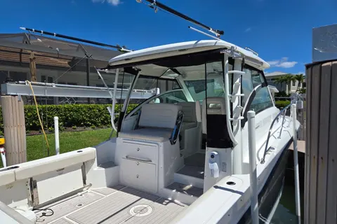 2016 Boston Whaler 315 Conquest, photo 1 in Miami, FL