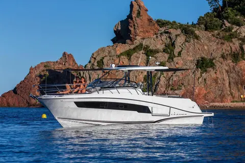 2027 Jeanneau Leader 10.5 WA Series 2, photo 1 in St Petersburg, FL