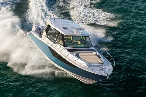 2027 Boston Whaler 405 Conquest, photo 1 in Fort Lauderdale, FL