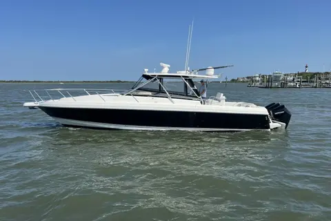 2007 Intrepid 377 Walkaround, photo 1 in Saint Augustine, FL