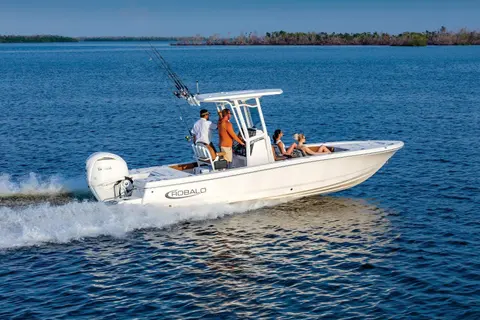 2027 Robalo 246 Cayman, photo 1 in Riviera Beach, FL