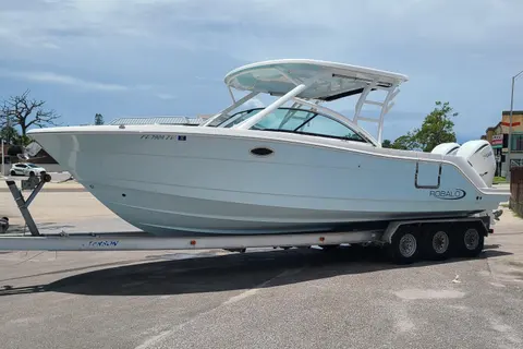 2024 Robalo R317 Dual Console, photo 1 in Sarasota, FL