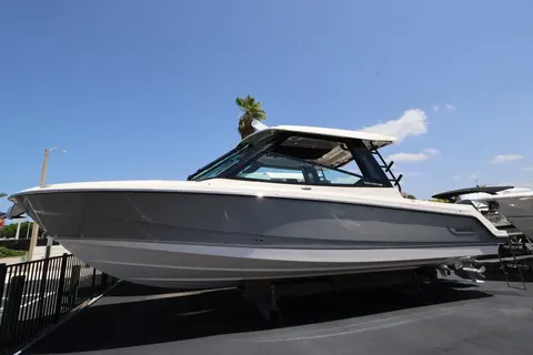 2026 Boston Whaler 330 Vantage, photo 1 in Naples, FL