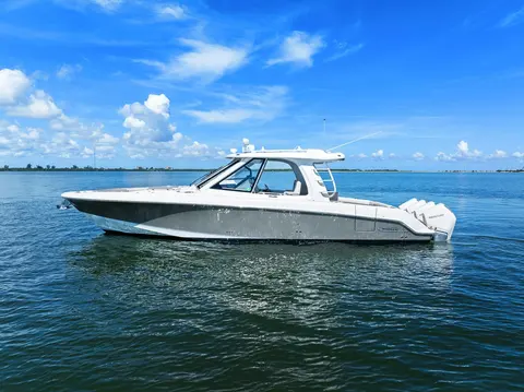 2020 Boston Whaler 380 Realm, photo 1 in Tampa, FL
