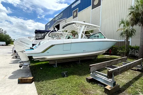 2017 Boston Whaler 320 Vantage, photo 1 in Fort Myers, FL