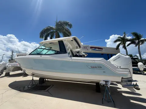 2027 Boston Whaler 330 Vantage, photo 1 in Stuart, FL