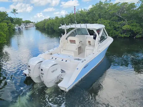 2027 Pursuit D 286, photo 1 in Islamorada, FL