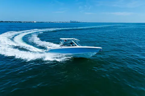 2022 Boston Whaler 280 Vantage, photo 1 in St Petersburg, FL