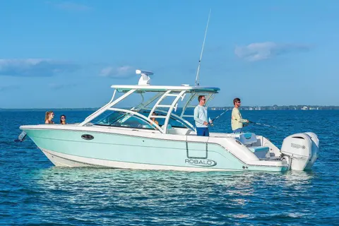 2027 Robalo R317 Dual Console, photo 1 in Riviera Beach, FL