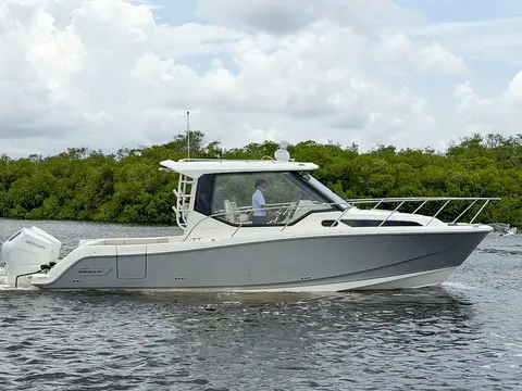 2027 Boston Whaler 325 Conquest, photo 1 in Fort Myers, FL