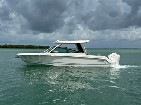 2027 Boston Whaler 330 Vantage, photo 1 in Sarasota, FL