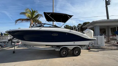 2026 Sea Ray SPX 210 Outboard, photo 1 in Sarasota, FL