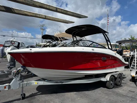 2026 Sea Ray SPX 210 Outboard, photo 1 in Miami, FL