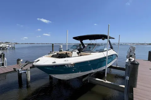 2024 Sea Ray 280 SLX OUTBOARD, photo 1 in Stuart, FL