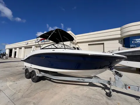 2026 Sea Ray SPX 210 Outboard, photo 1 in Stuart, FL