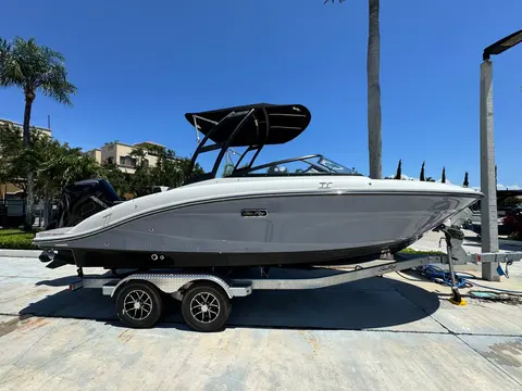 2026 Sea Ray SPX 210 Outboard, photo 1 in Pompano Beach, FL