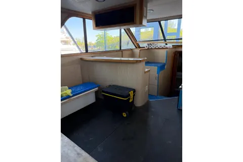 1990 Chris-Craft 392 Commander, photo 1 in Fort Lauderdale, FL