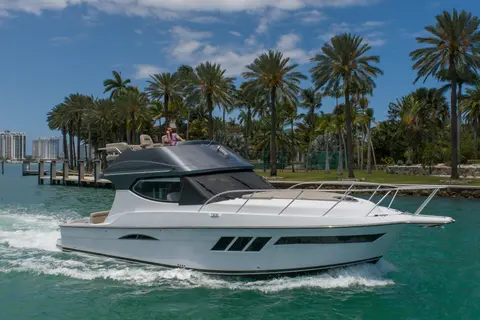 2019 Silverton 41 Convertible, photo 1 in Miami Beach, FL