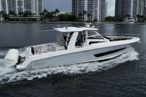 2020 Boston Whaler 420 Outrage, photo 1 in Aventura, FL