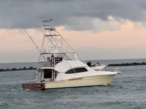 2004 Bertram 570 Convertible, photo 1 in Fort Pierce, FL