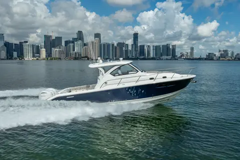 2027 Pursuit OS 355 Offshore, photo 1 in Miami, FL