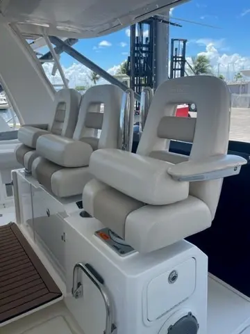 2018 Boston Whaler 420 Outrage, photo 1 in Miami, FL