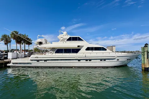 2001 Horizon 92 Cockpit Skylounge, photo 1 in Fort Lauderdale, FL