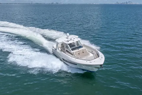 2018 Boston Whaler 420 Outrage, photo 1 in Key Biscayne, FL
