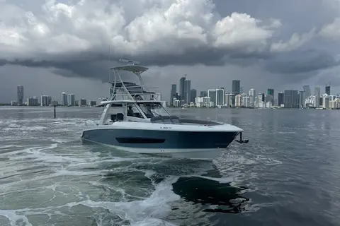2024 Boston Whaler 420 Outrage, photo 1 in Miami, FL