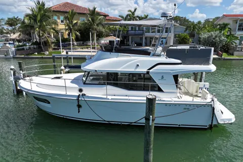 2023 Beneteau Swift Trawler 35, photo 1 in Madeira Beach, FL