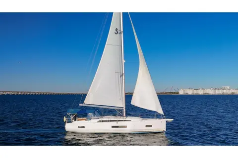 2022 Beneteau Oceanis 40.1, photo 1 in St Petersburg, FL