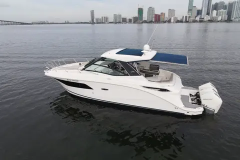 2020 Sea Ray Sundancer 320 Coupe Outboard, photo 1 in Key Biscayne, FL